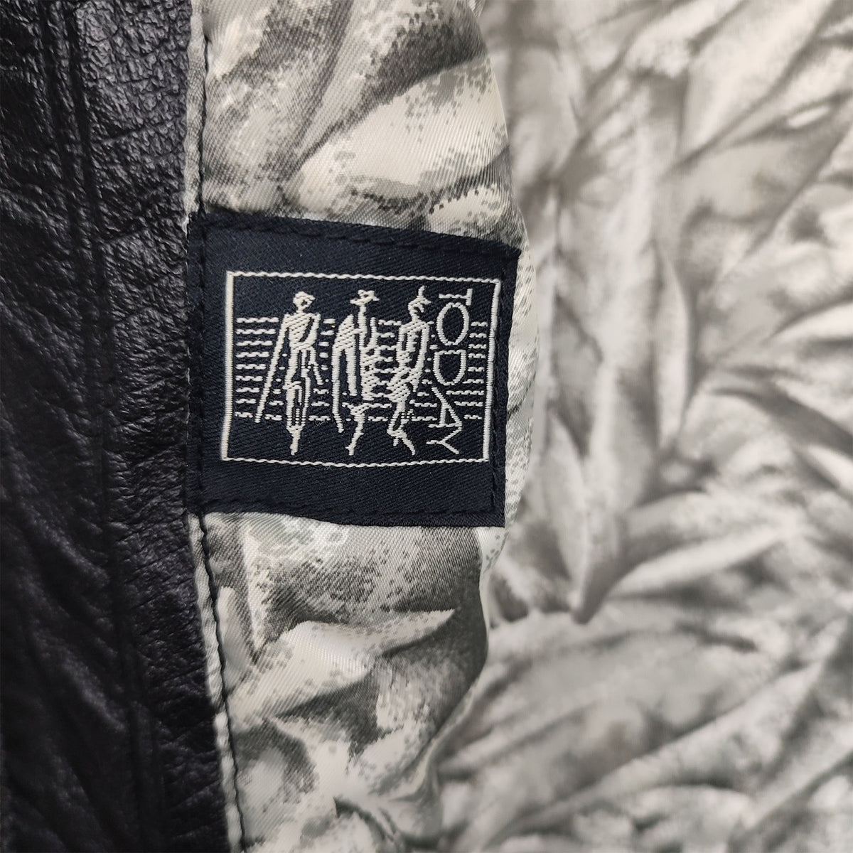 Vintage 80s Today V-Pattern Shoulder Pads Leather Short Coat L – Detailansicht