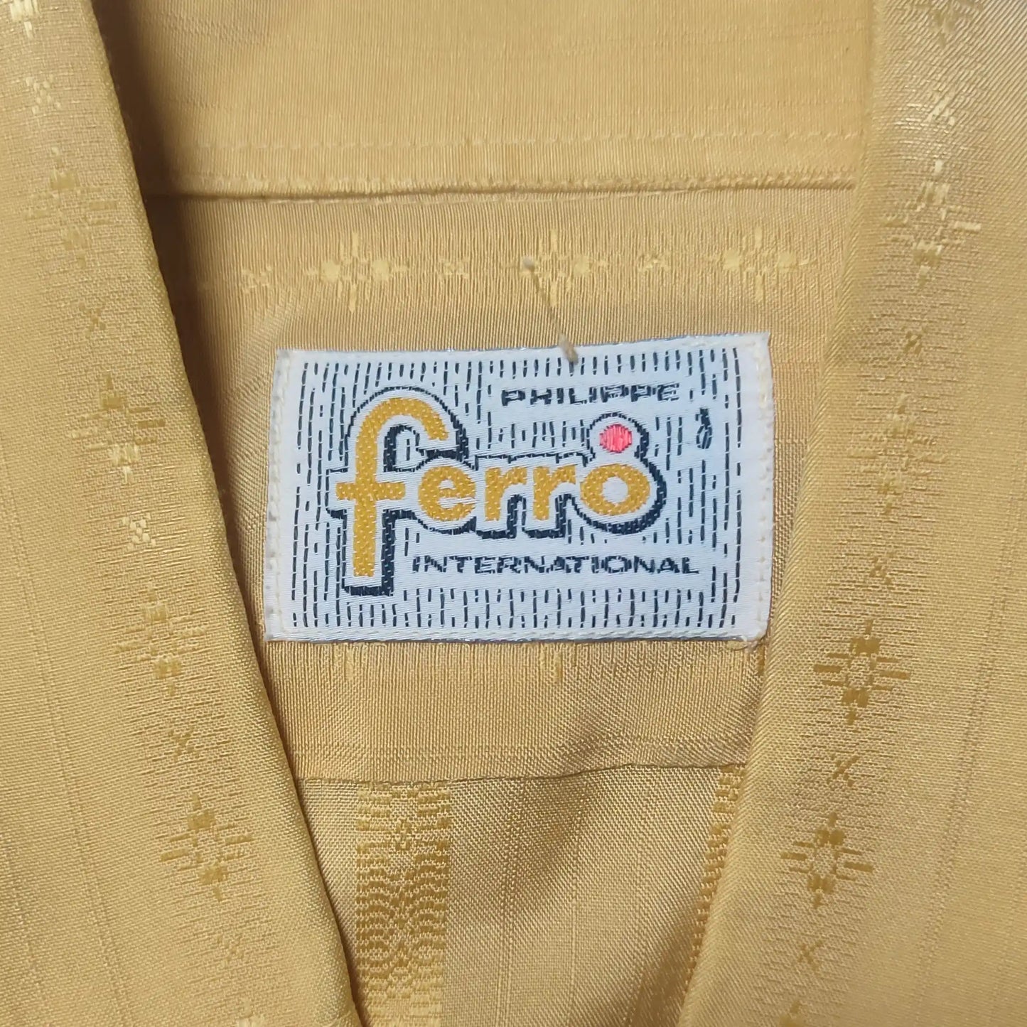 Vintage 90s Philippe Ferro Kurzarmhemd in Ocker – Detailansicht