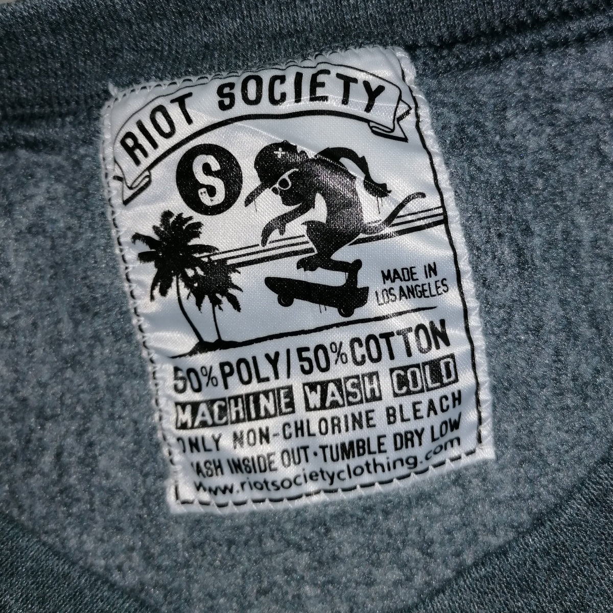 Vintage 90s Riot Society Graphic Sweater S – Detailansicht 2
