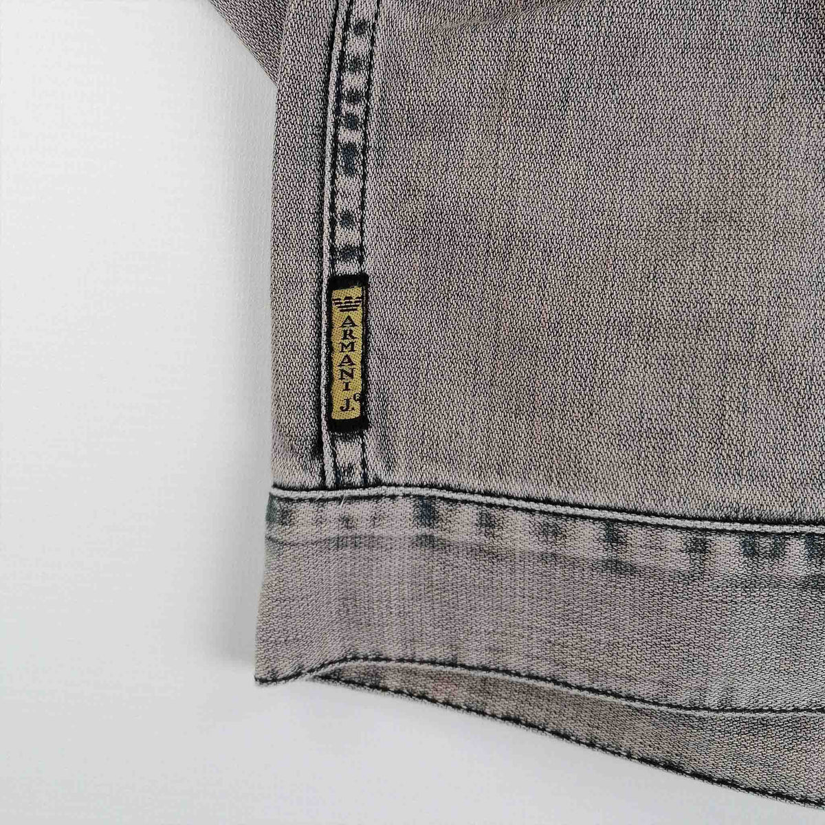 Vintage 90s Jeans Jacket der Designer Marke Armani Jeans in Grösse M Detailbild