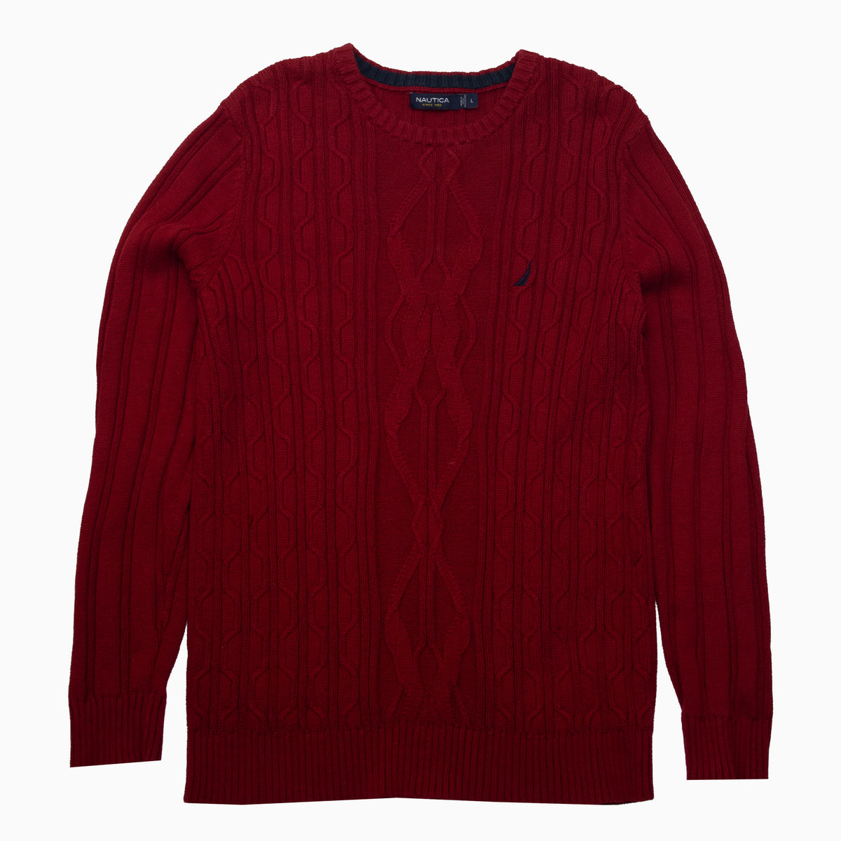Roter Nautica-Strickpullover mit Zopfmuster, Rundhalsausschnitt und kleinem dunklem Brustlogo – Vorderansicht.