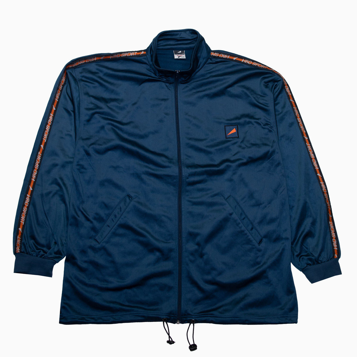 Trainingsjacke von Herod Sport in Petrol mit orangefarbenen Logobändern an den Ärmeln und Reißverschluss – Vorderansicht.