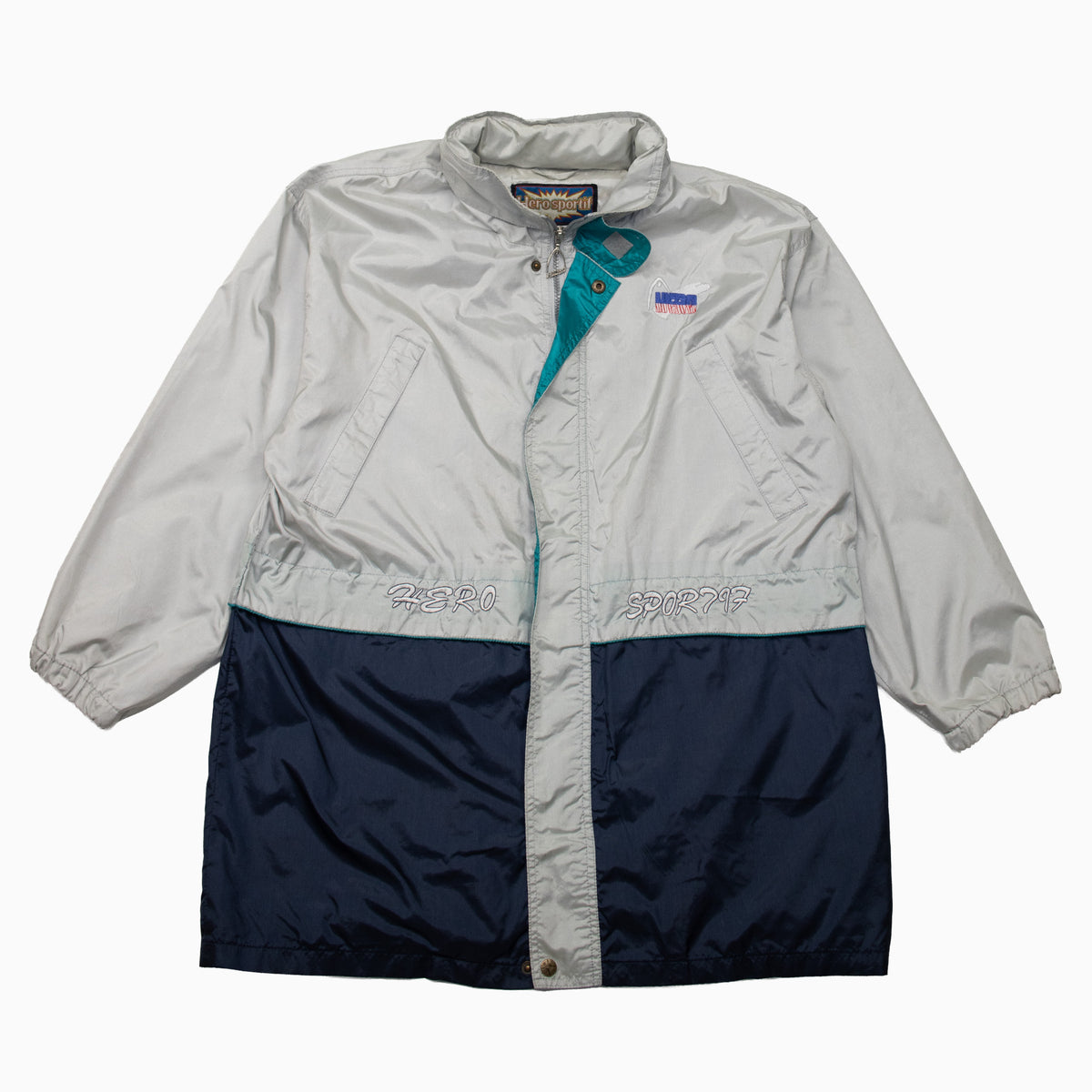 Langer Herosportif-Windbreaker in Grau und Marineblau mit türkiser Verschlussblende und Stehkragen – Vorderansicht.