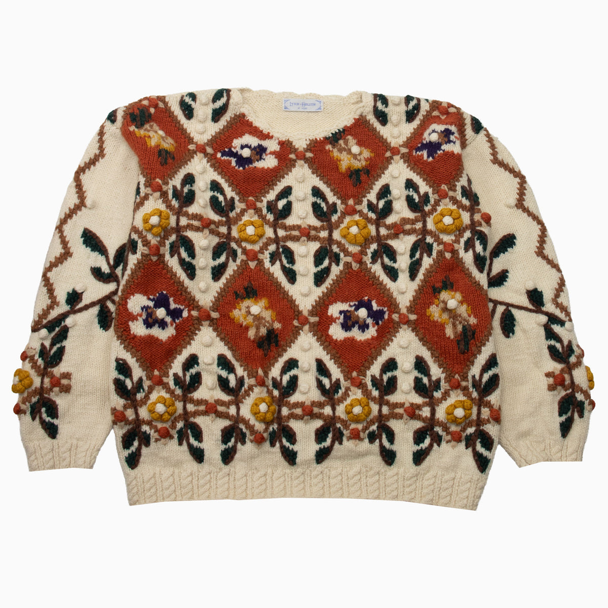 Beigefarbener Lynn-Hollyn-Strickpullover mit mehrfarbigem Blumen- und Rautenmuster und Rundhalsausschnitt – Vorderansicht.