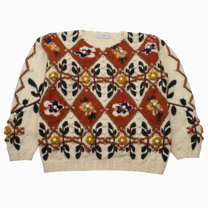 Beigefarbener Lynn-Hollyn-Strickpullover mit mehrfarbigem Blumen- und Rautenmuster und Rundhalsausschnitt – Vorderansicht.
