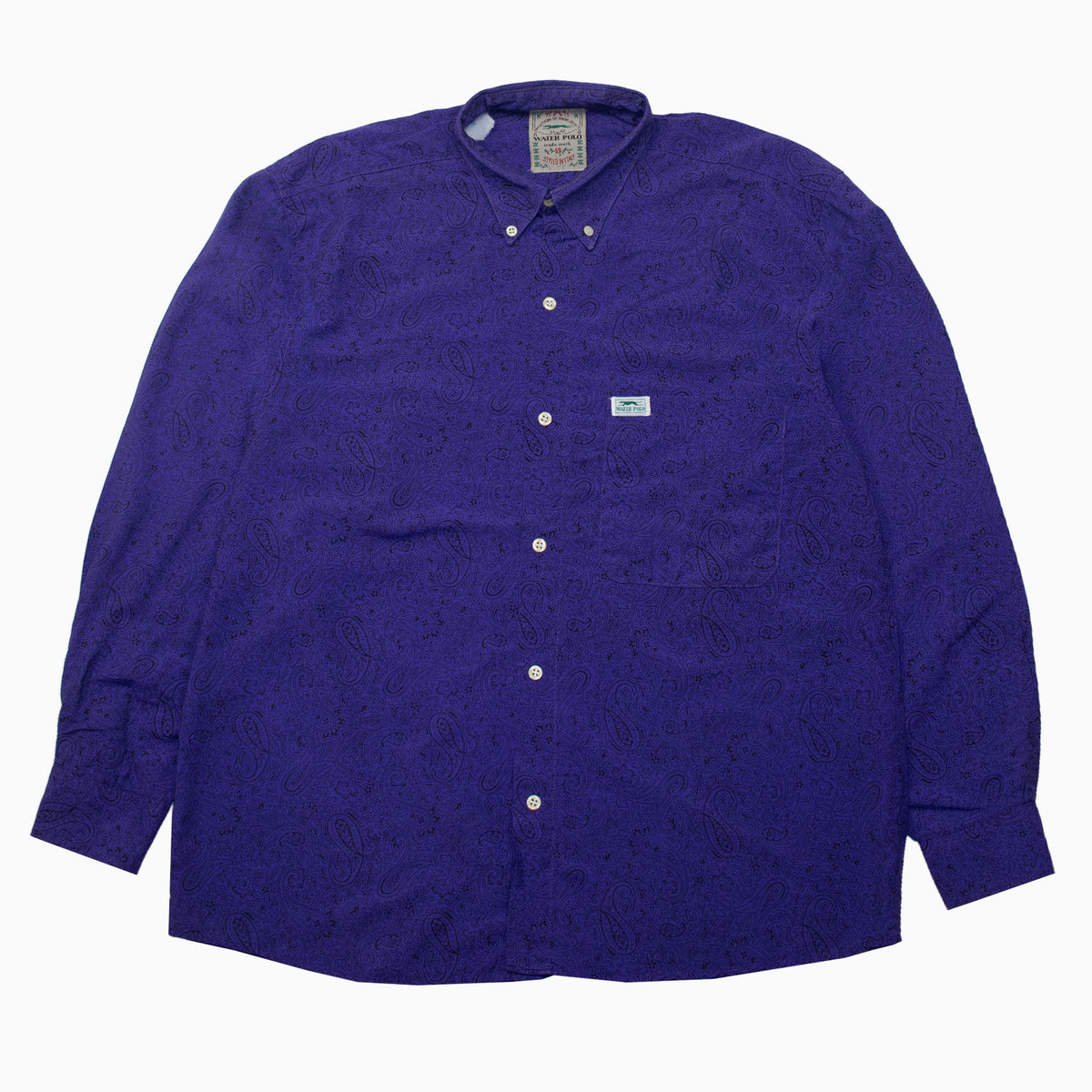 Lilafarbenes Water-Polo-Langarmhemd mit feinem schwarzem Paisleymuster, Button-down-Kragen und Brustlabel, Vorderseite
