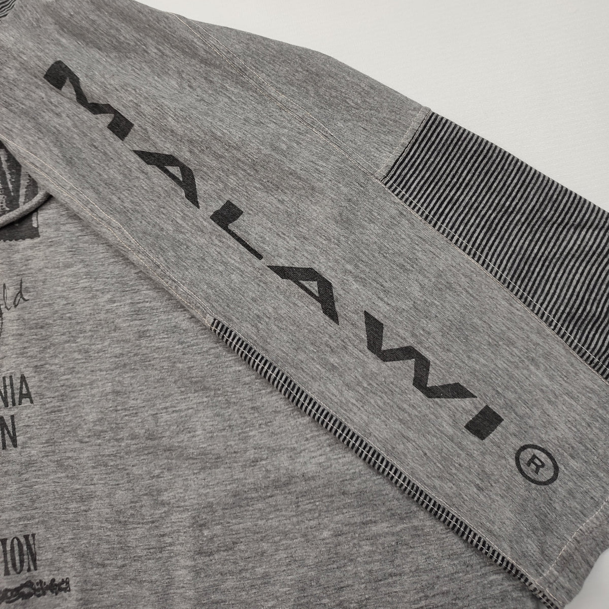 Vintage 90s Mick Malawi Hooded T-Shirt L – Detailansicht 2